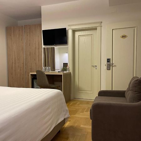 Mervin Hotel Крує Екстер'єр фото