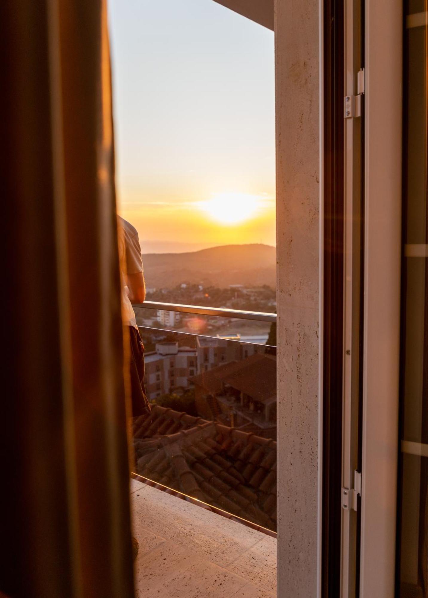 Mervin Hotel Крує Екстер'єр фото