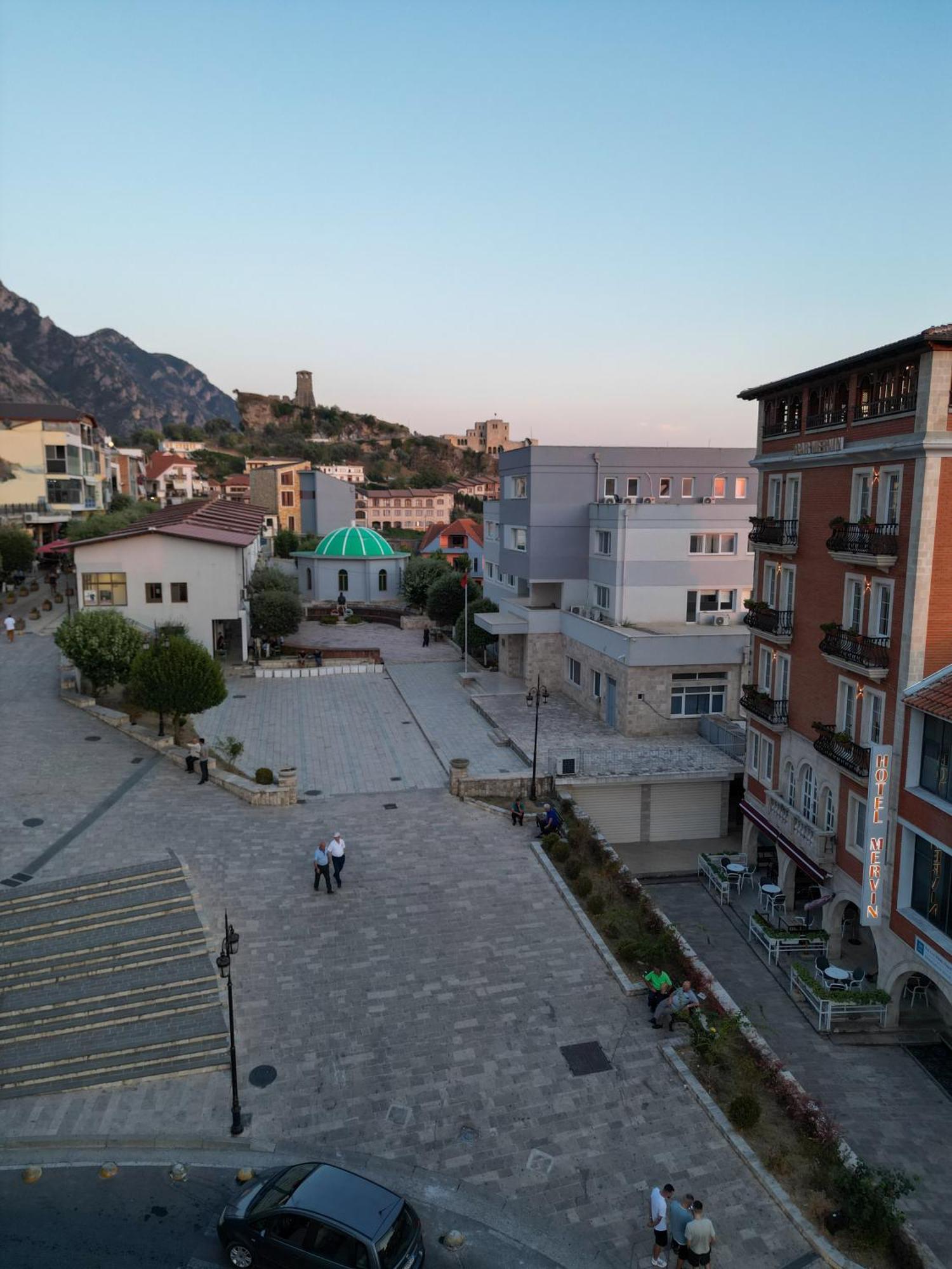Mervin Hotel Крує Екстер'єр фото